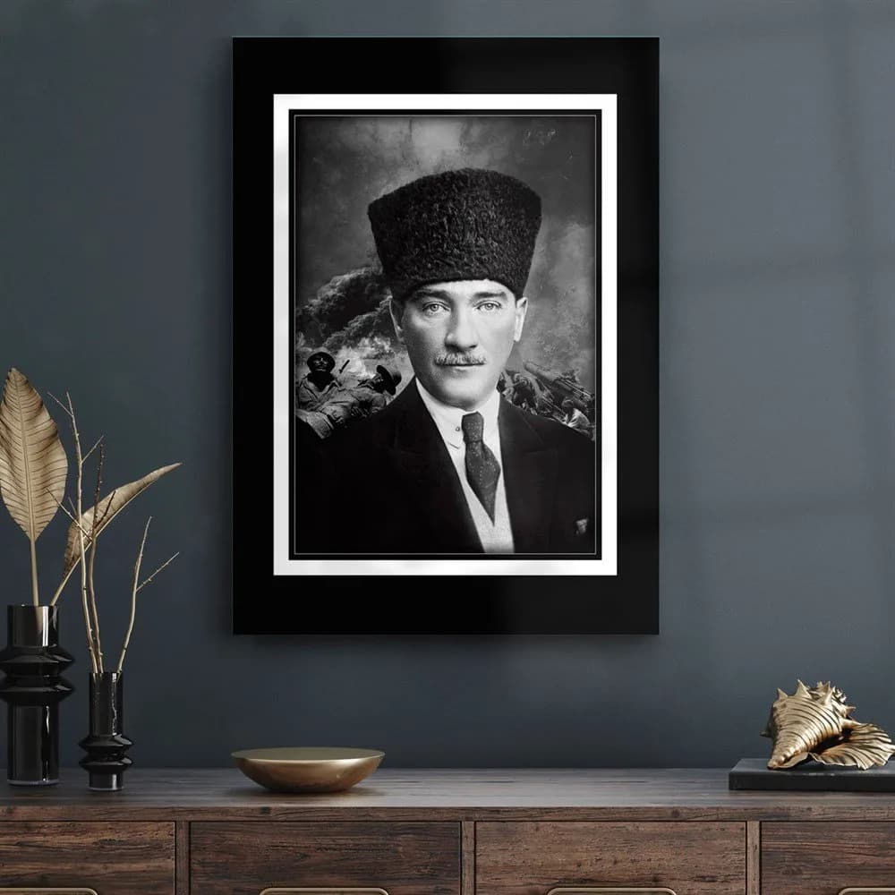 Decovetro Kalpaklı Atatürk Cam Tablo 70x100 cm