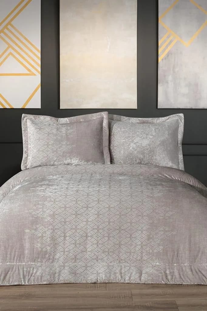 Opal Elyaf Dolgulu Çift Kişilik 250x255 Cm Yatak Örtüsü Krem