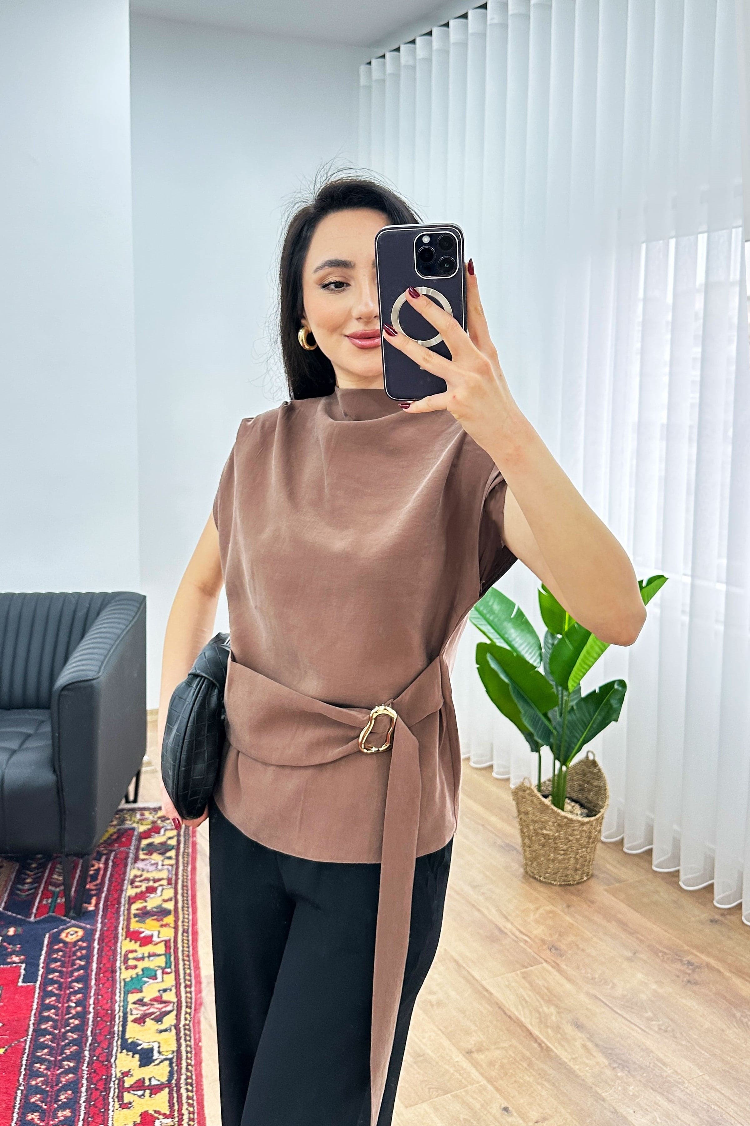 Gold Toka Detay Dökümlü Şık Camel Toptan Bluz - Camel